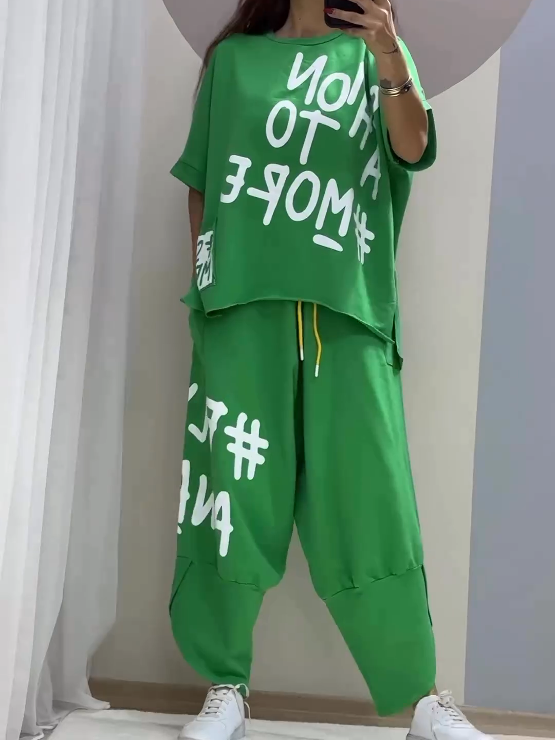 Lezser kétrészes nyomtatott öltöny kerek nyakkivágással