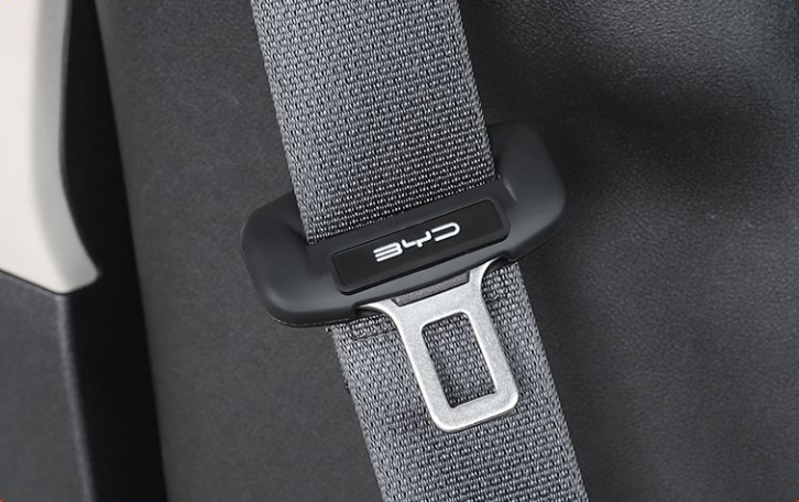 Védőhuzat az autó biztonsági övének csatjához🎉2 db🎉