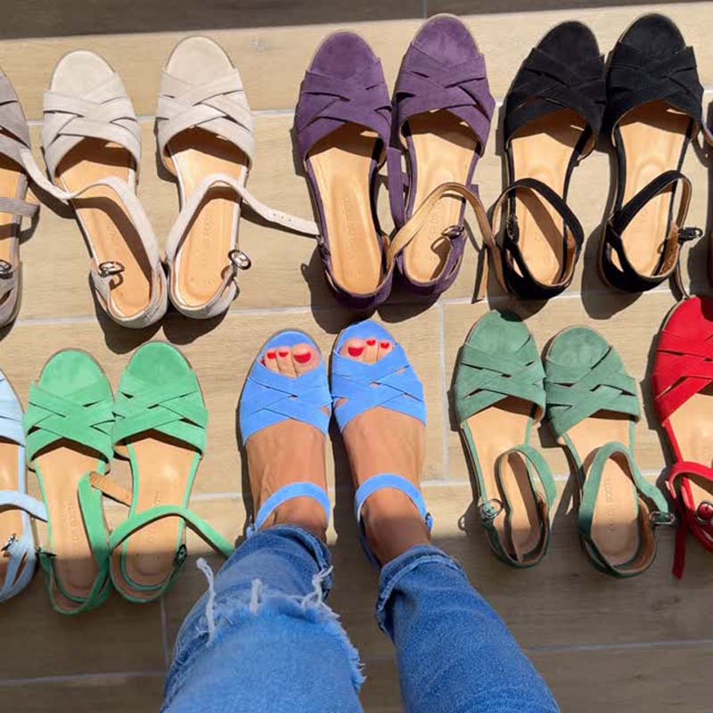 Női üreges csatos szandálok