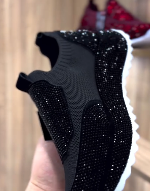 Divatos, mindennapi cipők kristályokkal